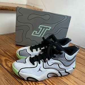 Nike Jordan Tatum 3 Size 7Y Platinum Tint/Black Basketball Sneakers For Big Kids